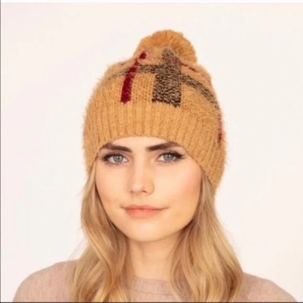 NWT Soft Fuzzy Knit Plaid Beanie With Pom OS